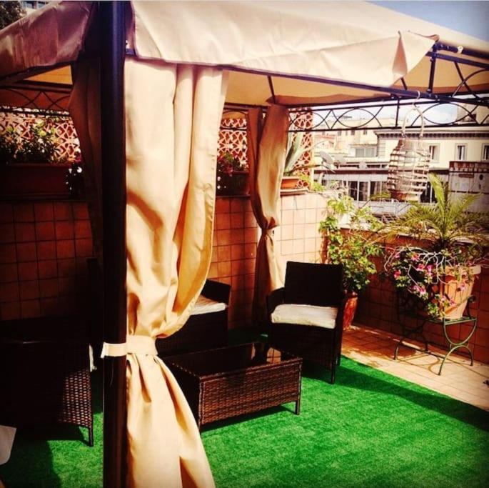 Amazing Roof In The Heart Of Naples! Apartamento Exterior foto